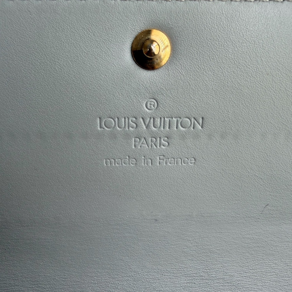 Rare Louis Vuitton Monogram Vernis Wallet in Dove Gray - Picture 8 of 10